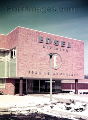 1957 Edsel Division Building entrance (0401-6756).jpg