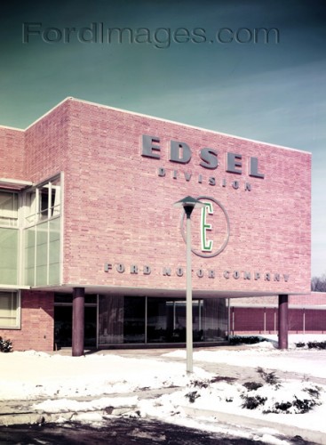1957 Edsel Division Building entrance (0401-6756).jpg