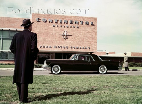 1956 Lincoln Continental MkII in front of Division office headquarters (0401-6739).jpg